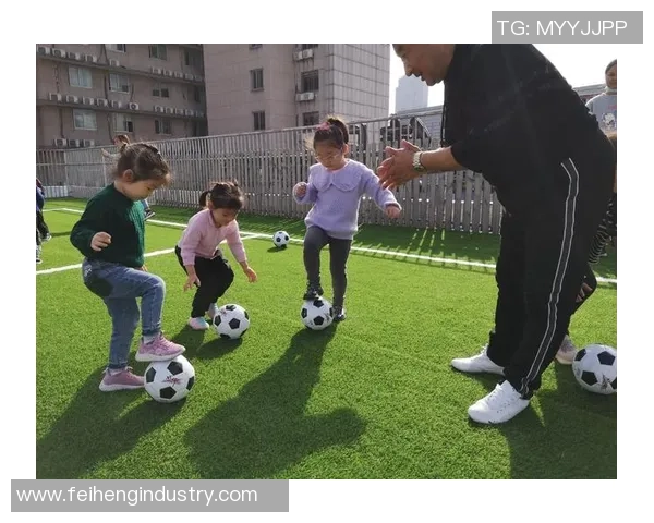 居家足球游戏带你体验真实赛场乐趣，轻松享受家庭团聚时光